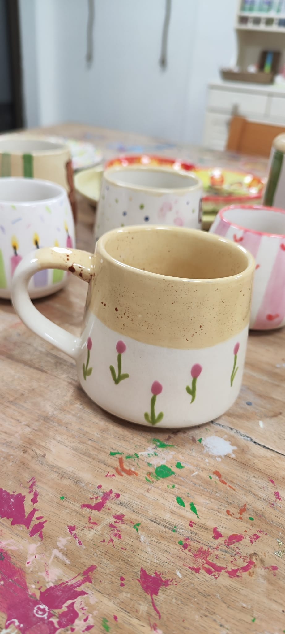Selbst bemalte Tasse aus dem Malatelier Auszeit in Gronau